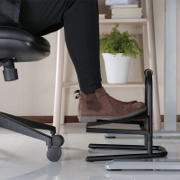 Foot rest, free-standing and adjustable